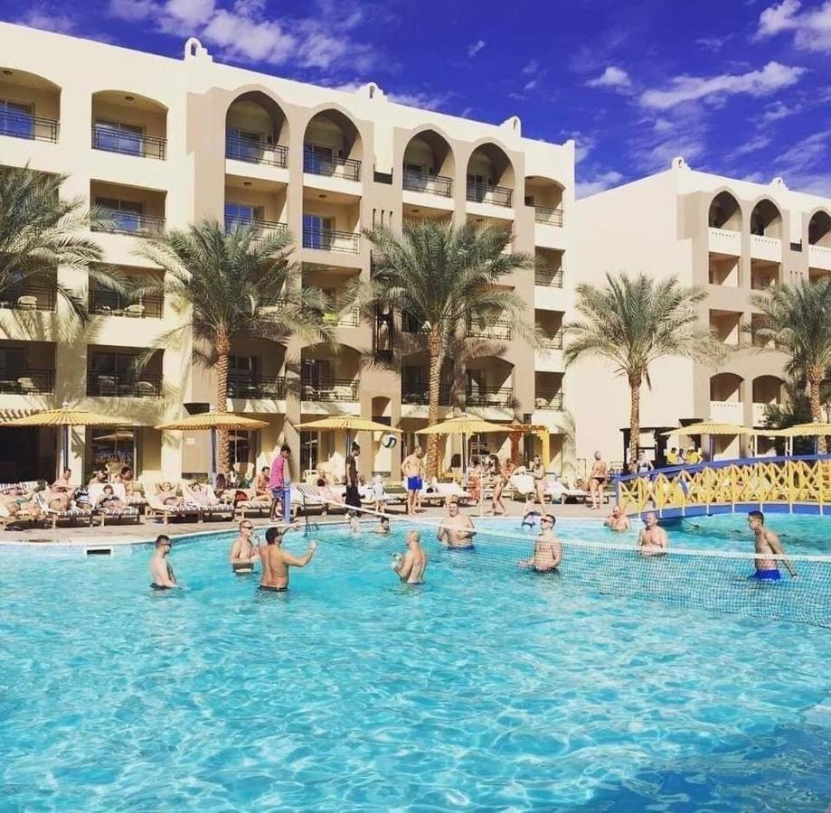 Nubia Aqua Beach *
