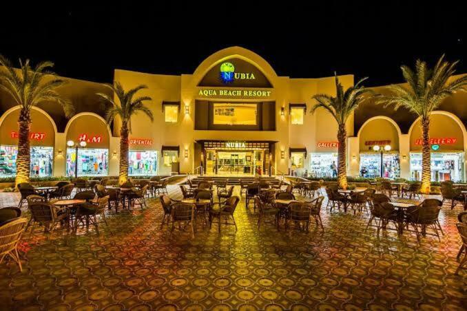 Nubia Aqua Beach *