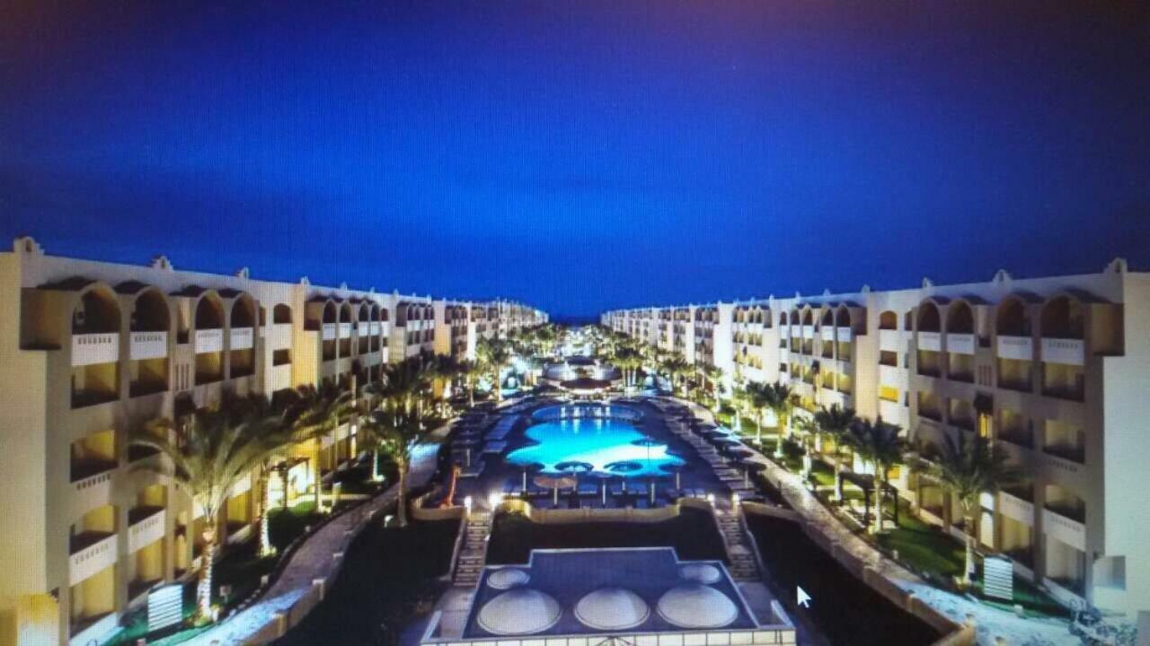Nubia Aqua Beach *