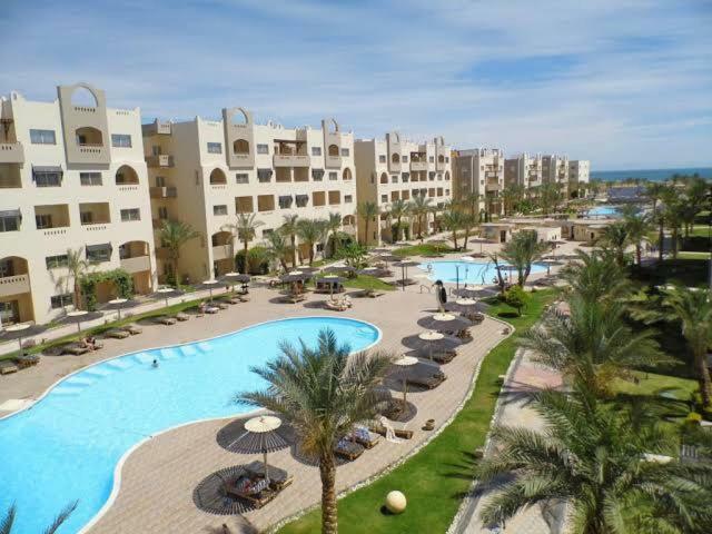 Nubia Aqua Beach *