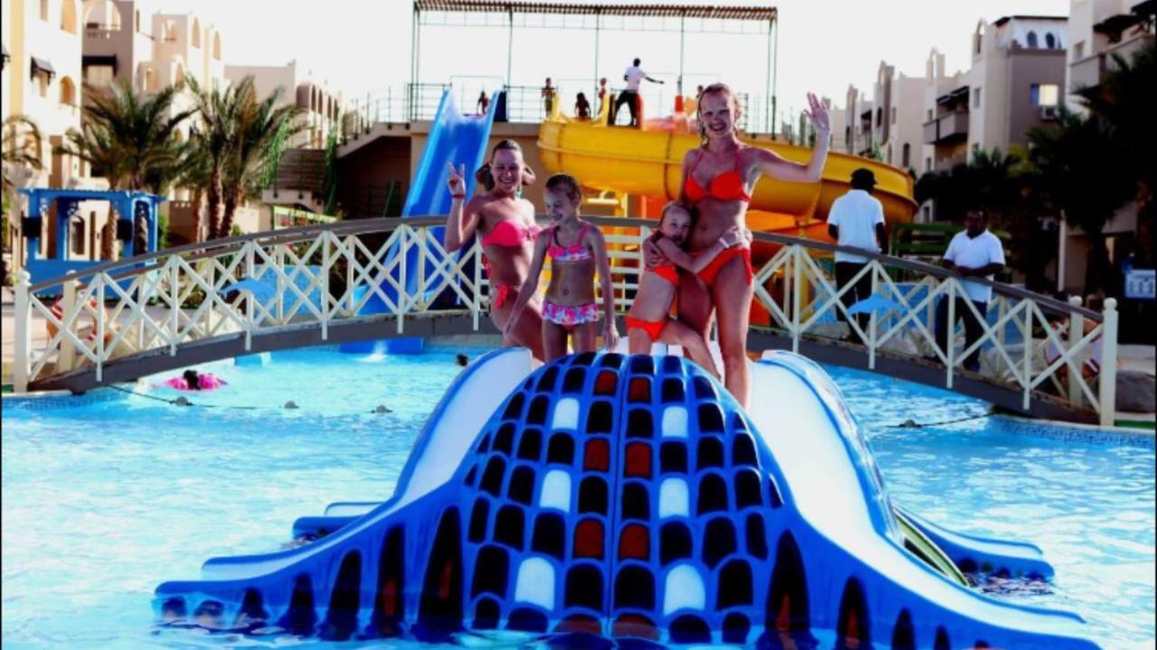 Nubia Aqua Beach *